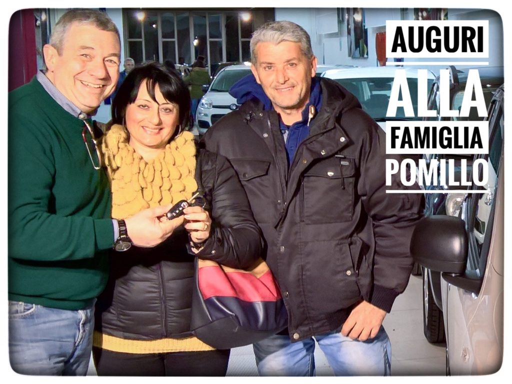 Toti Costanzo consegna le chiavi della auto nuova alla famiglia di Biagio Pomillo